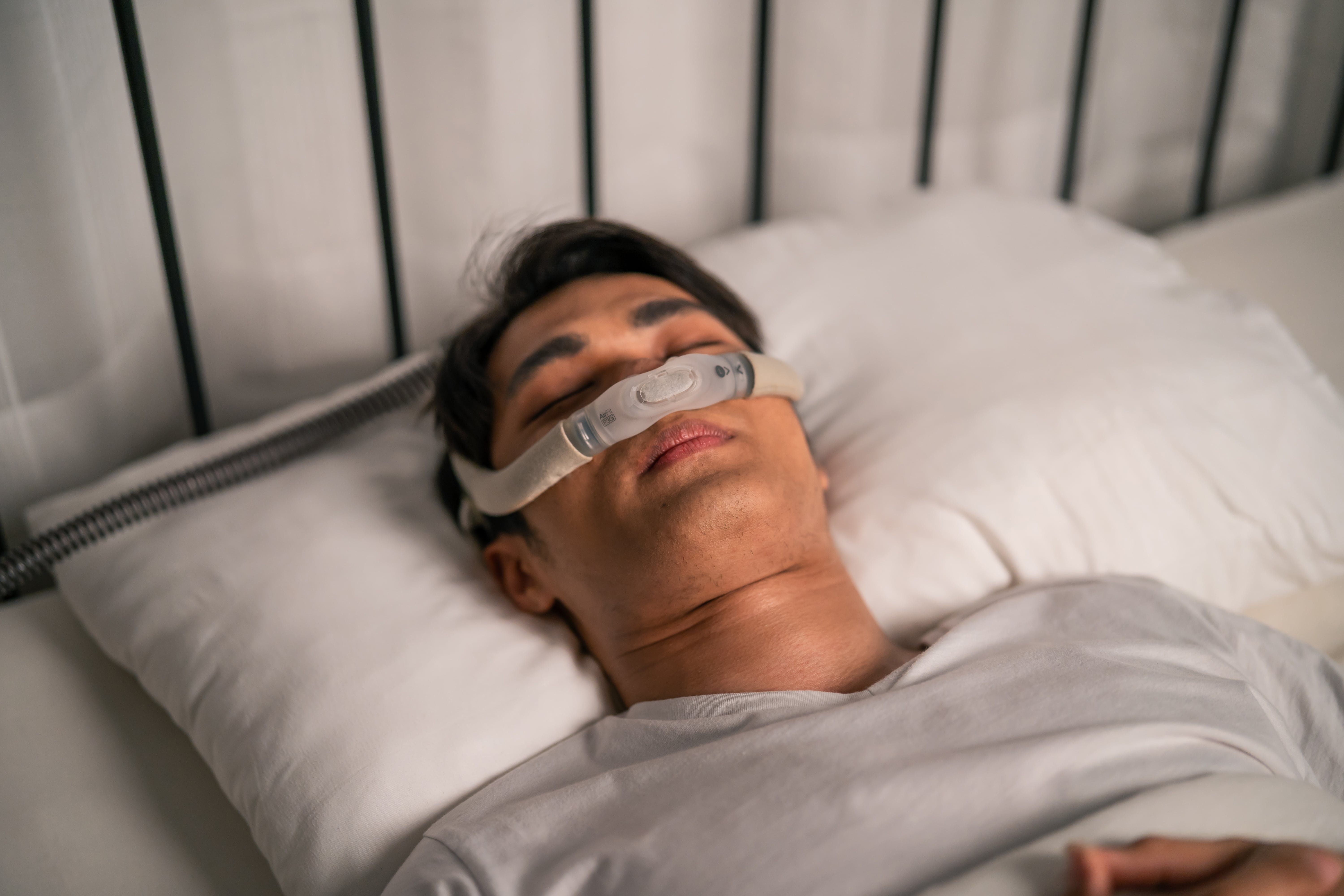 man_machine_sleeping_SleepApnea
