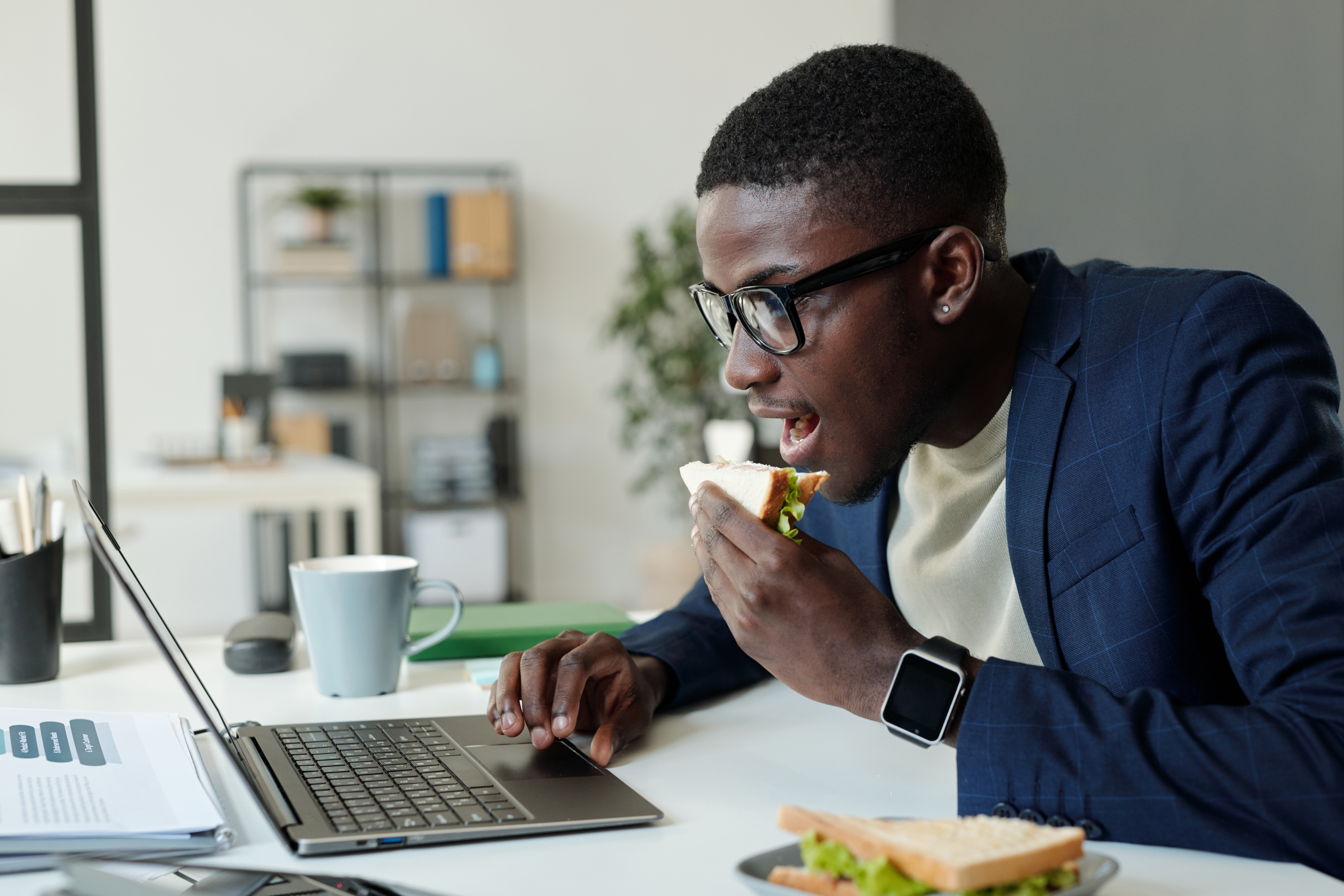 Le lien entre alimentation et santé mentale : comment ce que l’on mange influence l’humeur et l’anxiété
