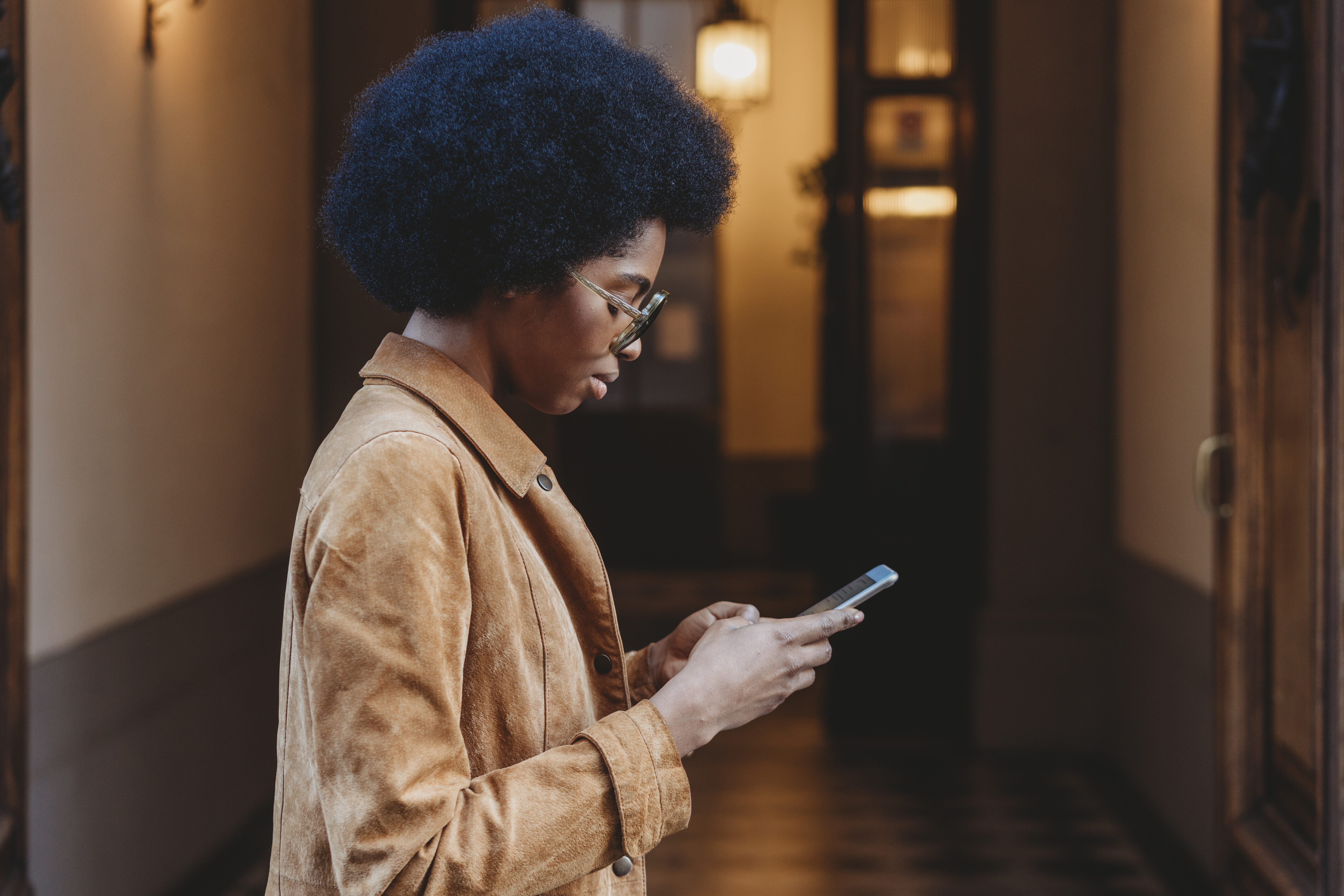 Pourquoi avons-nous du mal à poser notre téléphone ?